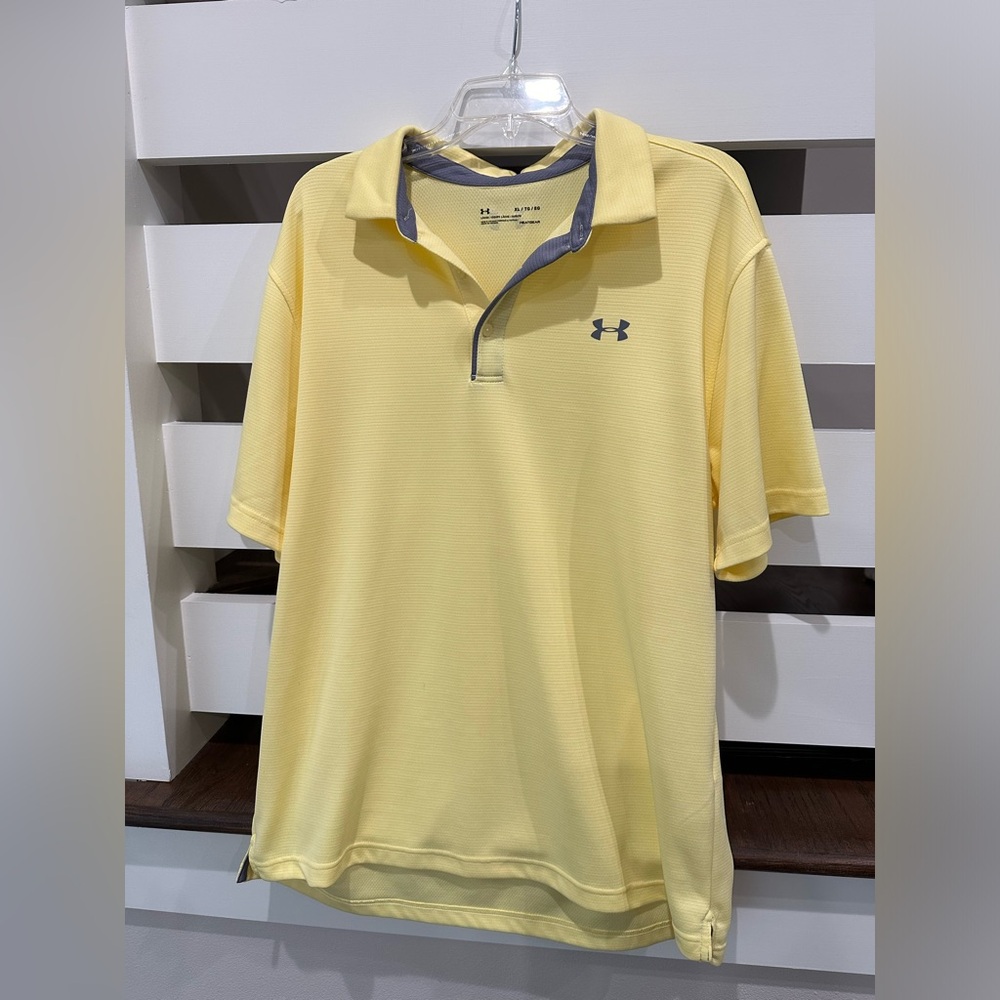 Men’s Under Armour heat gear collard shirt